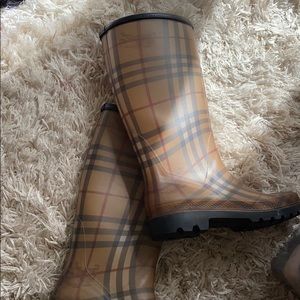 Burburry rain boots